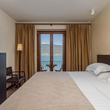 Hotel Meandro - Lake View Gargnano Exterior photo
