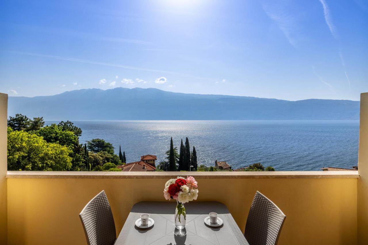 Hotel Meandro - Lake View Gargnano Exterior photo