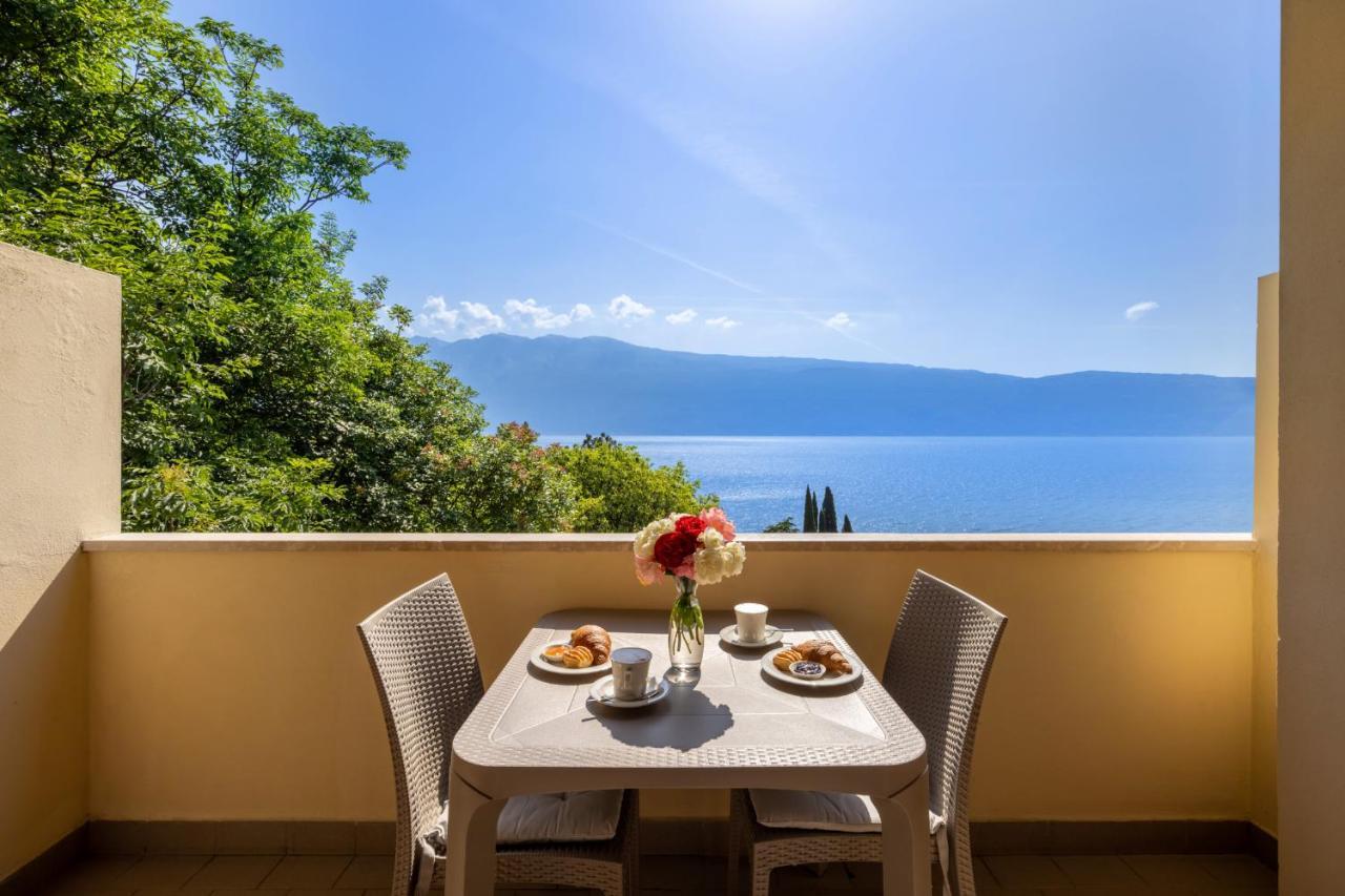 Hotel Meandro - Lake View Gargnano Exterior photo