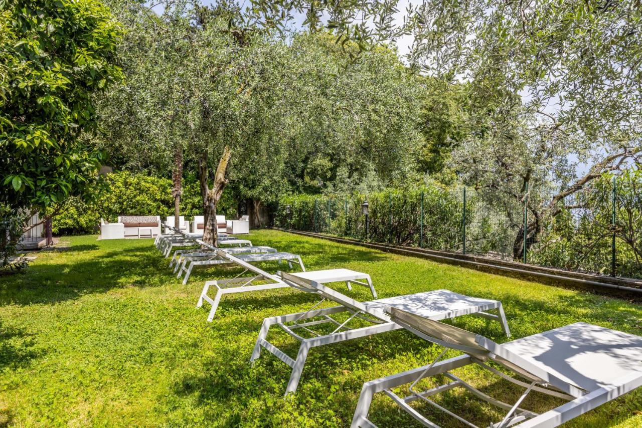 Hotel Meandro - Lake View Gargnano Exterior photo