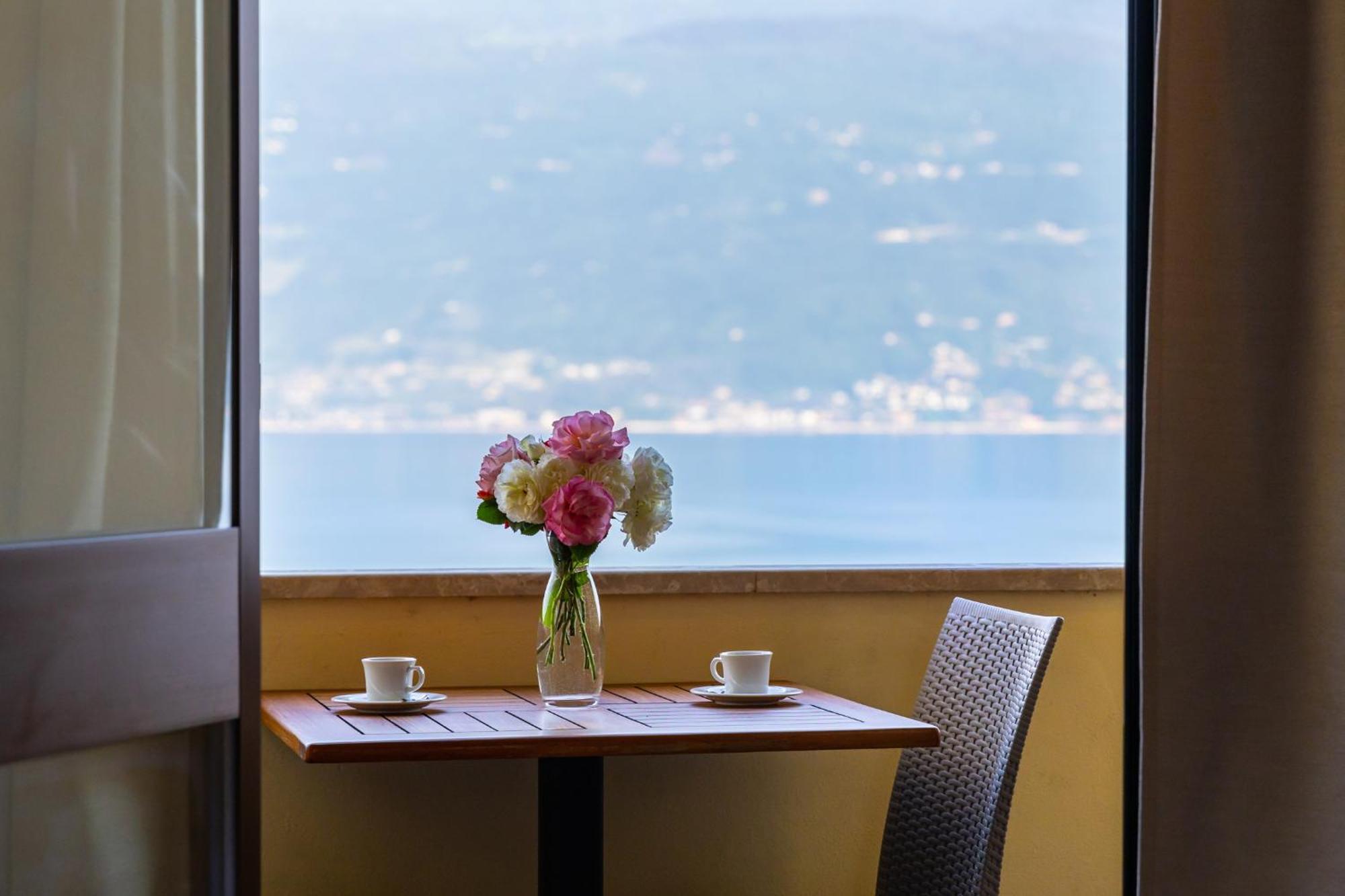Hotel Meandro - Lake View Gargnano Room photo