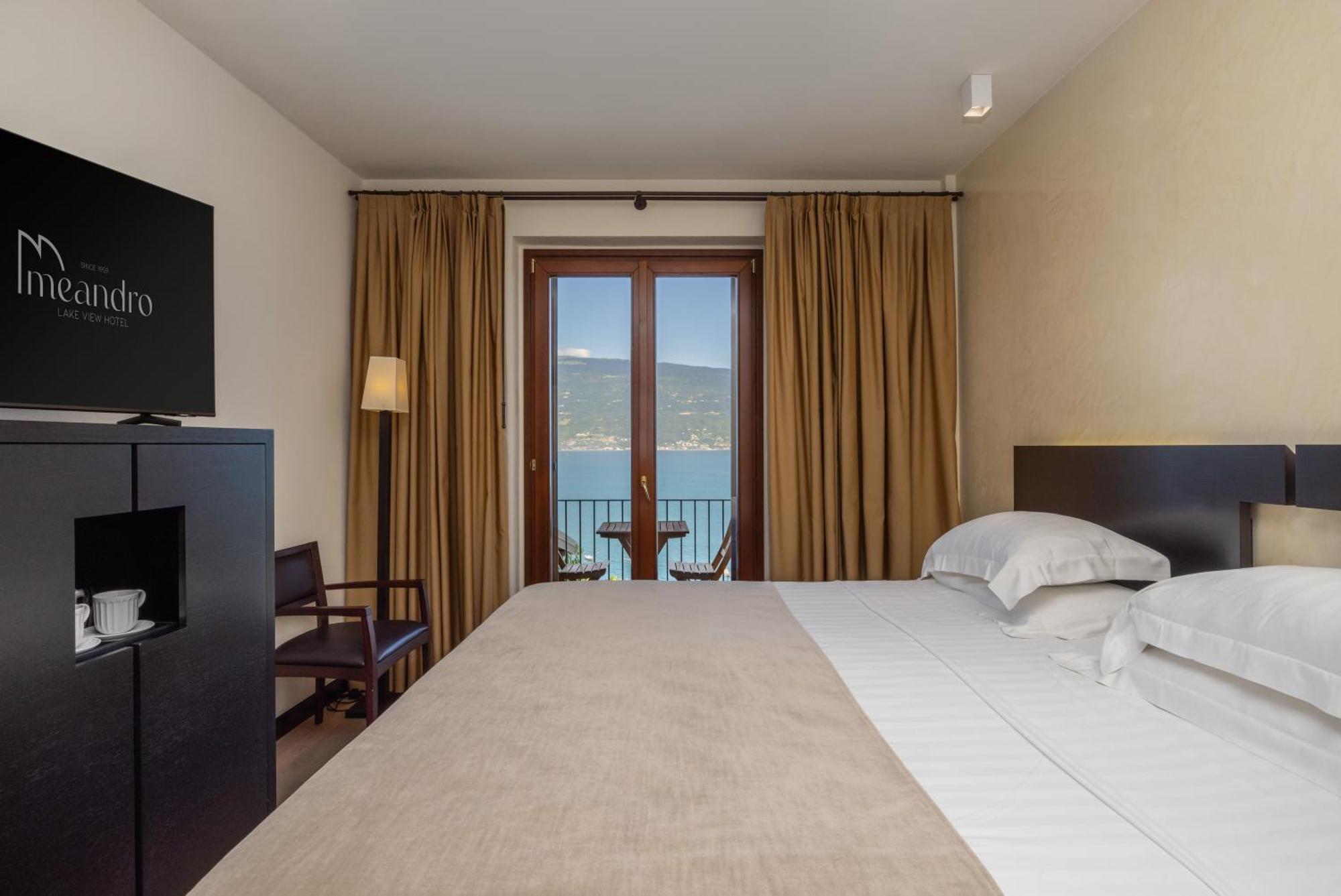 Hotel Meandro - Lake View Gargnano Exterior photo