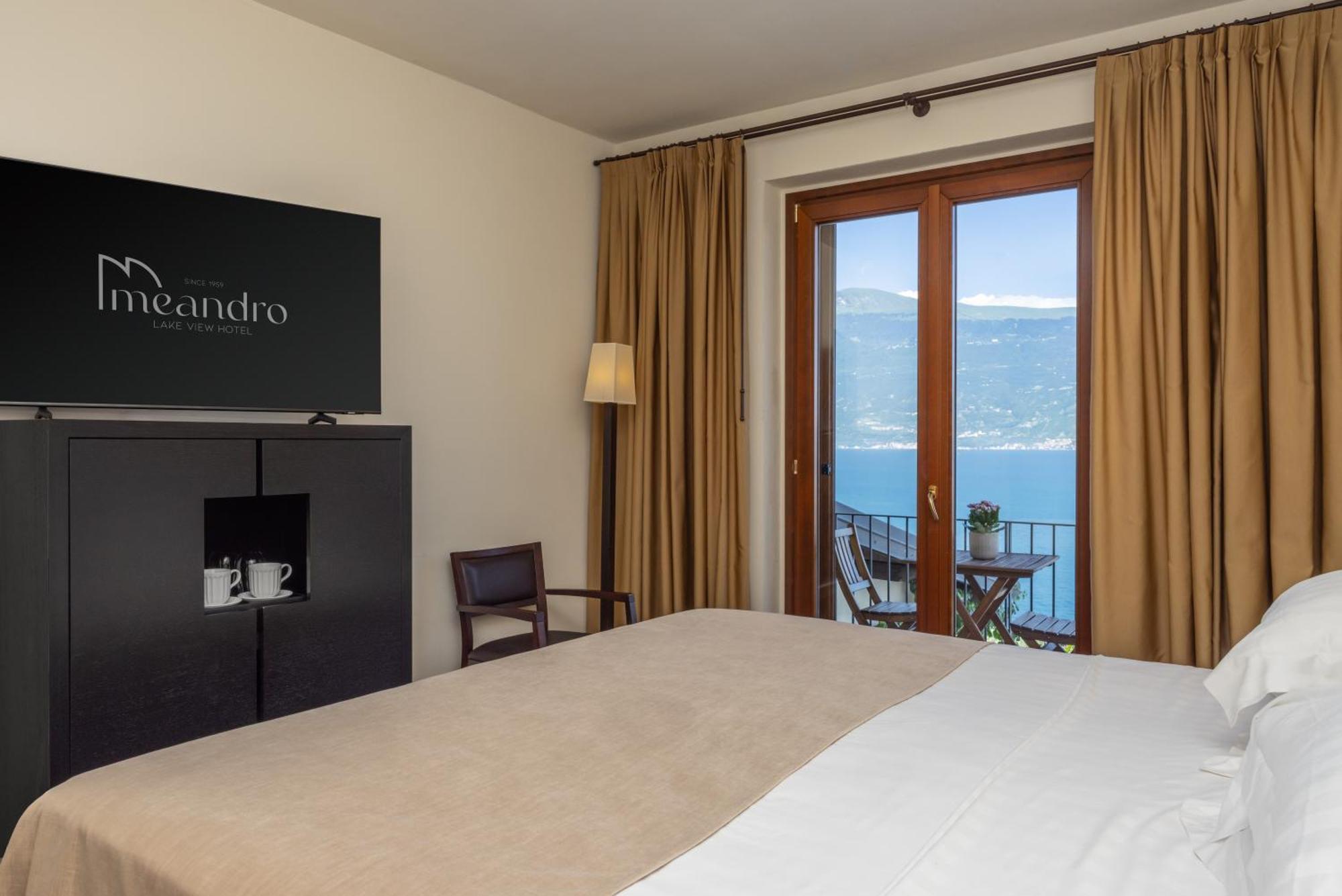 Hotel Meandro - Lake View Gargnano Exterior photo