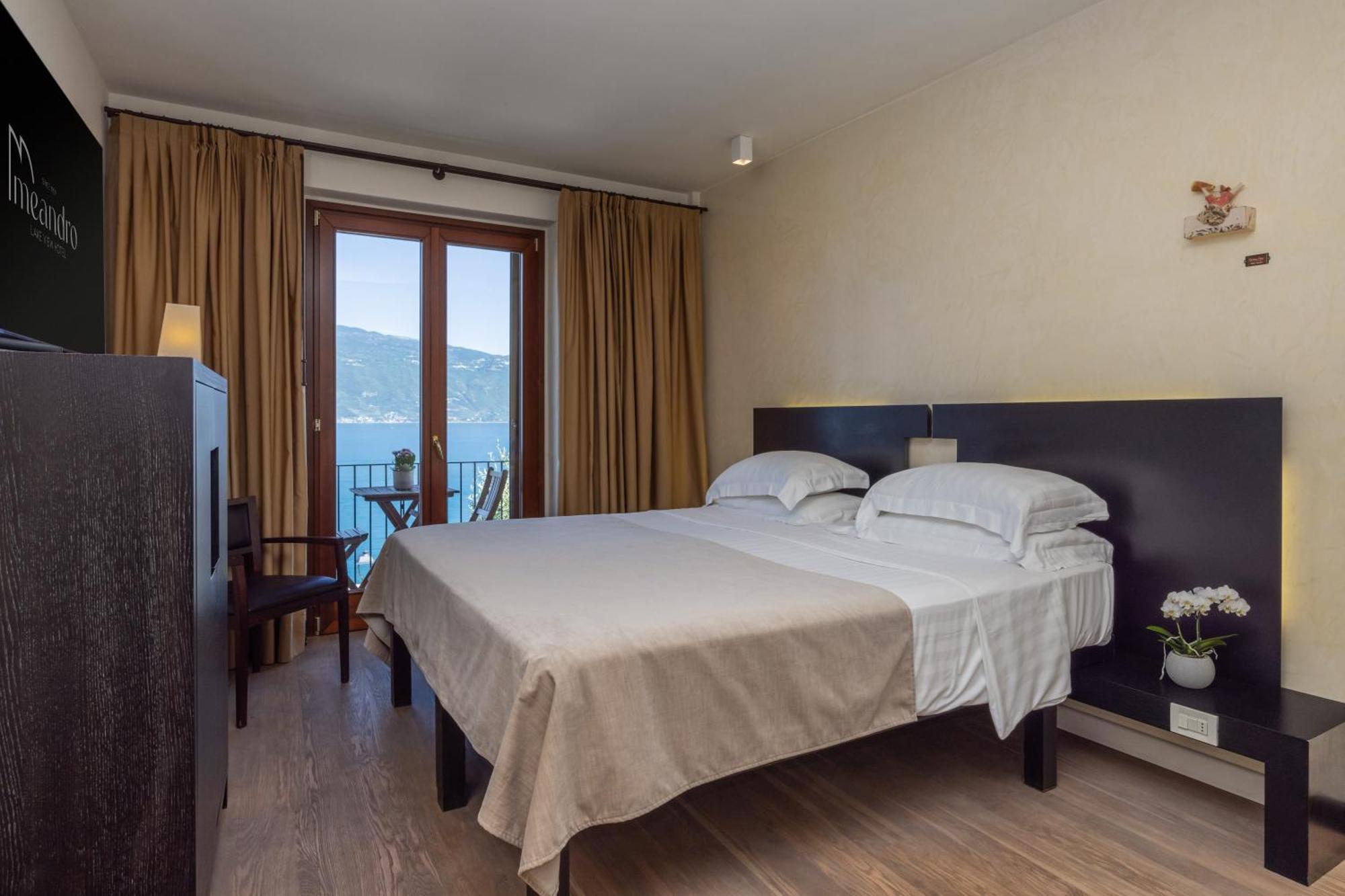 Hotel Meandro - Lake View Gargnano Exterior photo